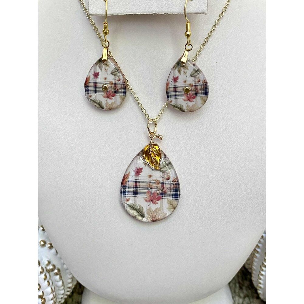 Handmade Resin Fall Plaid Leaf Jewelry Set – Handmade Necklace + Earrings